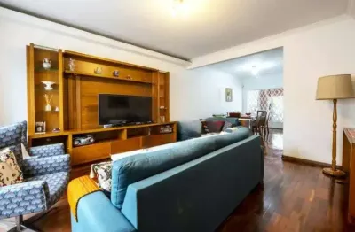 Sobrado á venda no brooklin, com 3 dormitórios, sendo 1 suíte e 2 vagas.