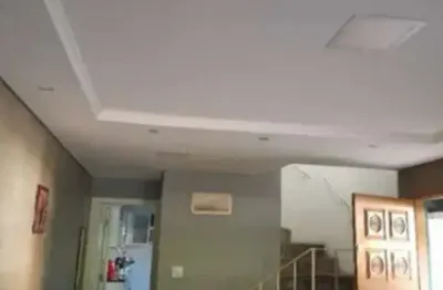 Sobrado à venda no Jardim Catanduva com 152m² 2 dormitórios 3 banheiros 2 vagas