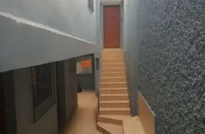 Casa ampla, com 3 dormitórios e 1 suite com 2 vagas