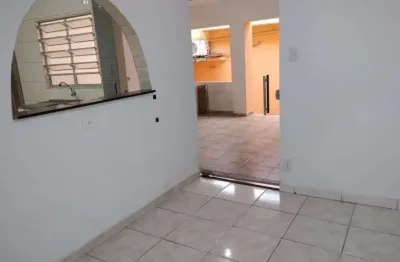 Casa à venda em São Paulo-SP, no bairro Jardim Myrna: 3 quartos, 2 banheiros, 4 vagas e 212,00 m² de área!