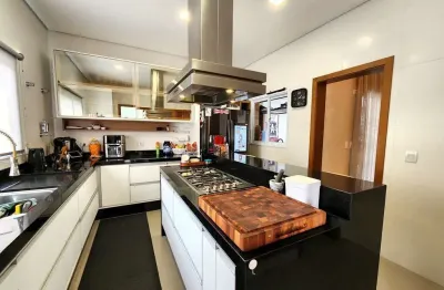 Cond alphaville granja viana - moderna, 3 suítes, gourmet e piscina!