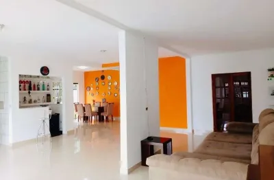 Casa a venda 310m² sendo 4 dormitórios. 04 banheiros e 5 vagas parque do terceiro lago