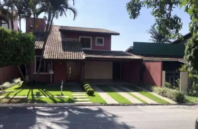 Casa em condomínio - 4 suítes, lareira, salão festas, gourmet, piscina!