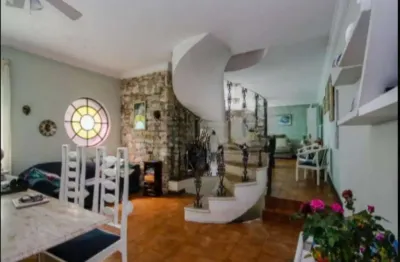 Sobrado com 03 dormitorios 03 suítes á venda -alto de pinheitos