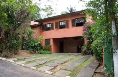 Casa em condomínio - 4 dorms / 1 suíte, piscina, jardim, anexo gourmet!