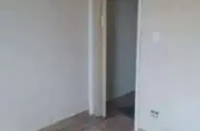 Sobrado com dois quartos dois banheiros em cima e embaixo cozinha sala lavanderia garagem tem quinta