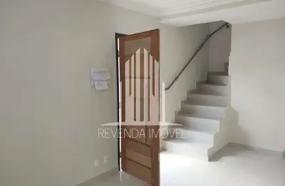 Sobrado novo, com 3 dormitórios sendo 1 suíte com varanda . todos com piso vinílico. escada em porcelanato. sala para dois ambientes , lavado ,copa e cozinha integrados , 2 vagas na garagem , portão a