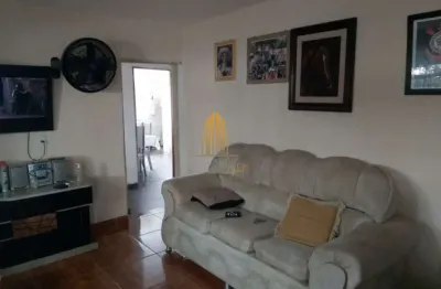 Linda grande casa terrea de 500m² com 5 dormitorios, 3 banheiros, 2 suites e 2 vagas em interlagos.