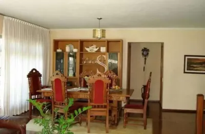 Casa a venda no alto da lapa de 668m², 4 suítes, 6 banheiros, 4 vagas