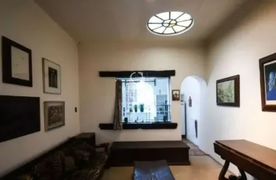 Casa residencial de 190m² possuindo dois dormitórios , dois banheiros á venda na região de pinheiros