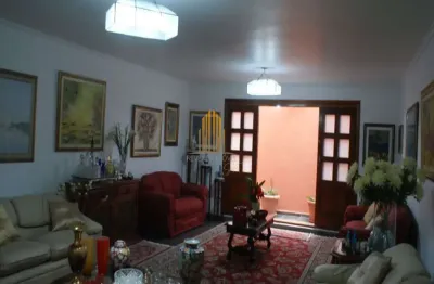 Morumbi - sobrado de 400m² com 3 dormitórios (suítes) e 5 vagas de garagem.