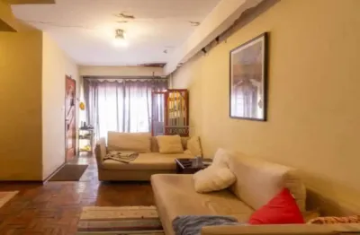 Casa residencial no campo belo possui 120m² com 3 dormitórios, 1 banheiro e 2 vagas á venda