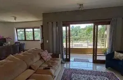 Casa à venda no embu das artes com 550m² 5 dormitórios 4 suítes 7 banheiros 2 vagas.