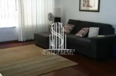 Sobrado de 210m² com três dormitórios (uma suíte), quatro banheiros e duas vagas á venda casa sobrad