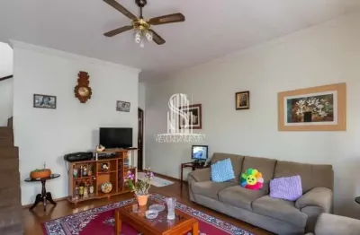 Casa assobradada de 128m², possui 3 dormitórios (1 suíte), 2 salas e 4 vagas à venda em indianópolis