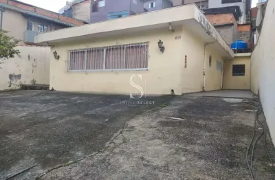 Linda casa de 251m² possui 2 quartos, sala, cozinha, 2 banheiros e garagem ampla em parque regina.