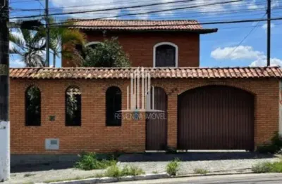 Casa de luxo à venda em São Paulo-SP, Jardim Iporanga: 4 quartos, 1 suíte, 1 sala, 4 banheiros, 6 vagas, 230m².