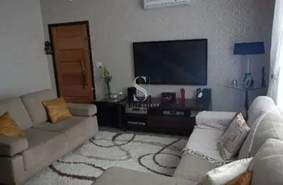 SACOMÃ - CASA ASSOBRADADA DE 220m² COM 3 QUARTOS, 1 SUITE E 4 VAGAS Á VENDA