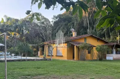 Chácara de Luxo à Venda em Itapecerica da Serra-SP, Bairro Sítio Pinheiros: 8 Quartos, 3 Suítes, 6 Vagas de Garagem, 8.500m² de Área.