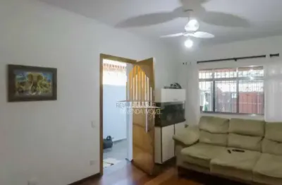 Sobrado residencial de 160m², possui 3 dorm (1 suíte), 1 sala e 2 vagas, à venda na região da saúde.
