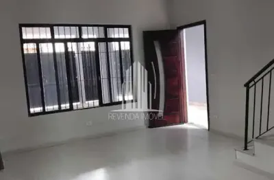 Casa à venda em São Paulo-SP, no Jardim Represa, com 3 quartos, 2 banheiros, 2 vagas de garagem e 180 m². Confira!