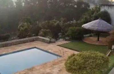 Imponente casa à venda em santana de parnaíba-sp, com 5 quartos, 1 suíte, 4 banheiros, 4 vagas de garagem e 790,00 m² de área no portal das acácias.