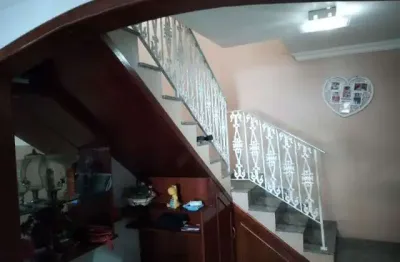 Casa com 4 quartos com 3 vagas de garagem coberta no centro de Itapevi