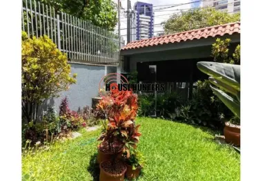 Espetacular Sobrado de Luxo em Santo Amaro: 4 quartos, 4 suítes, 3 salas, 4 vagas, 332m² - Jardim, Churrasqueira, Forno de Pizza - Próximo a Shopping, Metrô, Trem, Bares e Restaurantes