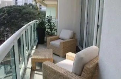 Apartamento 3 dormitórios semi mobiliado, living com pé direito alto e sala de jantar