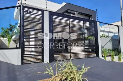 Casa em Jardim Petrópolis com Piscina, Proximo Av. Mandacarú Maringá/PR