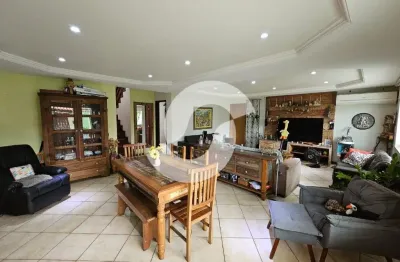 Casa com 5 quartos à venda na Rua Edson Zuzart Jr, 47, Maravista, Niterói