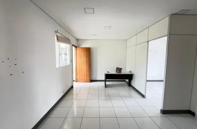 Ótima Sala para alugar, 40 m², R$ 1.950,00, Bairro Novo Mundo, Curitiba-PR