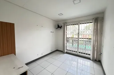 Ótima Sala para alugar, 40 m², R$ 1.900,00, Bairro Novo Mundo, Curitiba-PR
