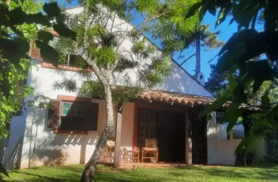 Pousada para temporada em florianópolis, ponta das canas, 3 dormitórios, 3 suítes, 6 banheiros, 3 vagas