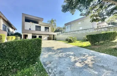 Cond. Vintage - Cond. Vintage - Moderna, rua tranquila, 4 suítes (1 no térreo), piscina!