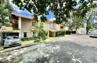 Condomínios Vila Velha - Cond. Vila Velha - 3 dorms / 1 sts, final de rua, muito verde!