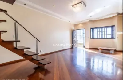 Excelente sobrado de alto padão, com 3 suítes com varanda, sala em 2 ambientes, cozinha planejada, escritório, sala de cinema, estúdio musical, 4 vgs