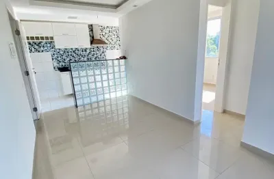 Belíssimo apartamento em condomínio,no centro de Pedra de Guaratiba.