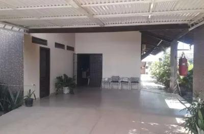 Ampla casa de 183m² em poço – conforto, segurança e lazer!