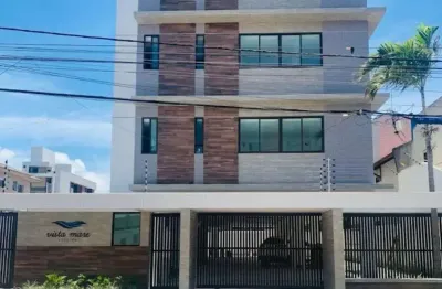 Flat mobiliado a 250 m do mar, pronto para locação por temporada, com piscina, elevador e condomínio fechado.