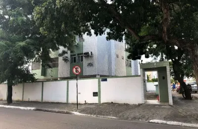 Apartamento amplo com 3 quartos, varanda e garagem coberta no Jardim Cidade Universitária, próximo a serviços e universidades.