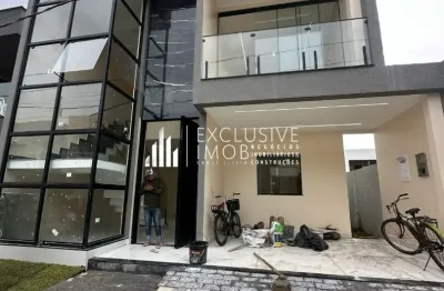 Vendo Magnífica propriedade, 4 suítes sendo a suíte master com Closet e banheira