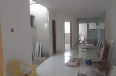 Casa à Venda no Atlântico Norte – Macaé/RJ | 2 Quartos (1 Suíte), Jardim de Inverno e Garagem