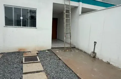 Linda casa 2 quartos, 1 suíte, linear para venda no Atlântico Norte - Macaé/RJ
