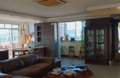 Linda cobertura - 04 dormitórios - 03 garagens - vista para o mar