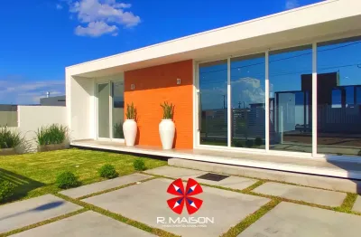 Casa de praia estilo contemporâneo com piscina em atlântida