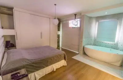 Casa à venda com 3 quartos, 2 banheiros e 2 vagas de garagem – Centro, Jacareí/SP