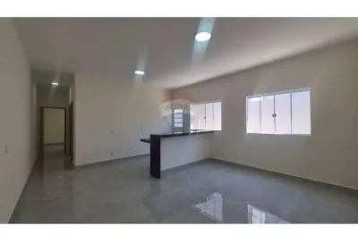 Oportunidade no Jardim Riviera – Casa com 1 suíte e excelente acabamento!