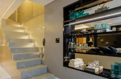 Patamares | Casa Alto Padrão Mobiliada em Condomínio Completo