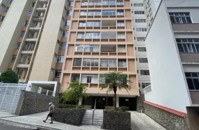 Apartamento de 2 quartos com garagem, prédio com elevador na  Rua Constantino Paleta